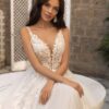 ¿Quieres un vestido de novia único y espectacular? Te encatará el modelo Tiziana de LuceSposa con tela tul, encajes y bordado - Comprálo online o en nuestras boutiques de Caracas o Margarita, Venezuela
