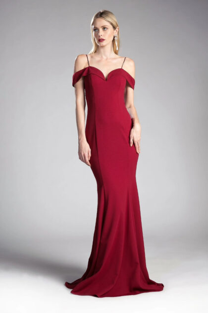 El color rojo borgoña de este vestido largo de fiesta se encuentra disponible solo bajo pedido - Evening Dress Boutique