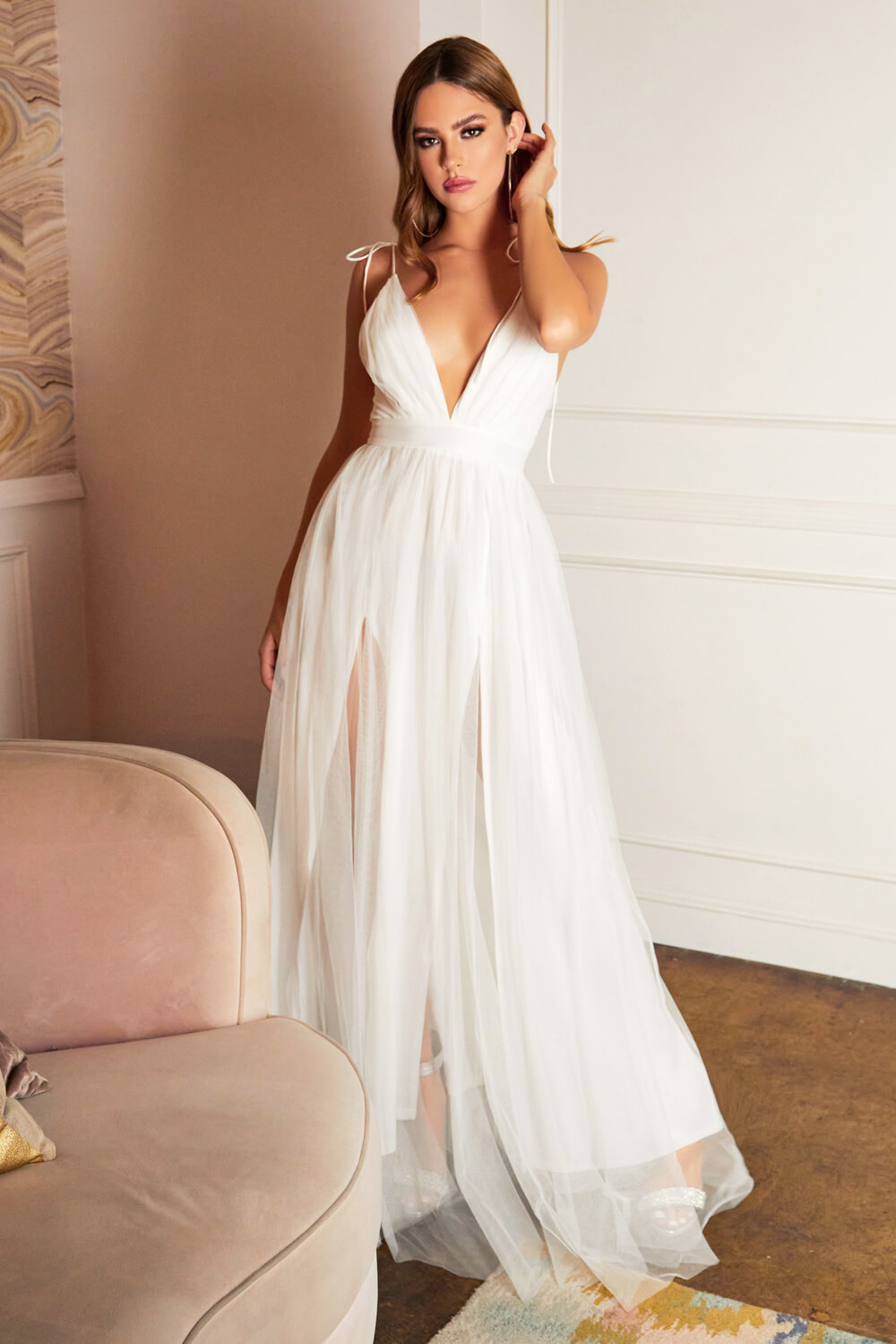 El color Off-white en este vestido de gala te hará ver angelicamente elegante y solemne, en Evening Dress Boutique tenemos la más amplica variedad de vestidos de fiesta