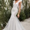 Vestido de novia Maria, sin mangas, con bordado floral y una majestuosa falda sirena. Consíguelo con Bridal Room Boutique - Isla Margarita