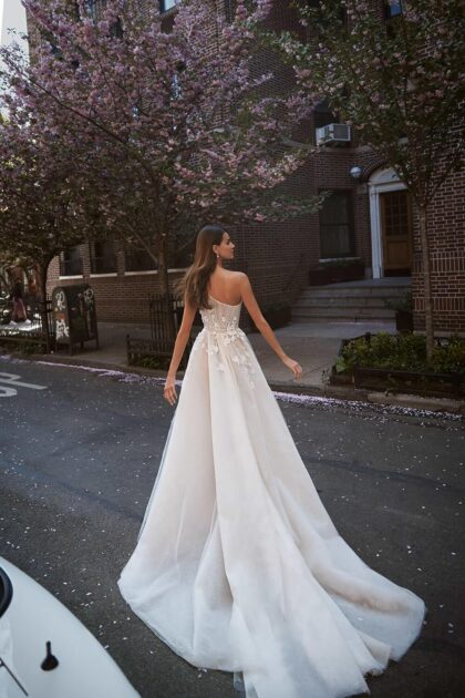 Agenda tu cita en nuestro sitio web y consigue tu vestido de novia soñado con Bridal Room Boutique Margarita - Diseño de moda nupcial de WONÁ Concept